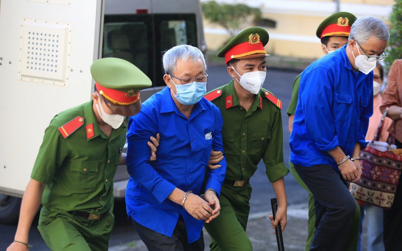 Cựu Giám đốc Bệnh viện Mắt TP.HCM Nguyễn Minh Khải lãnh 7 năm tù