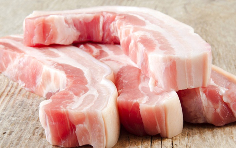 Giá cao kỷ lục làm thịt nhập đắt đỏ, lợn hơi trong nước tiến sát mốc 60.000 đồng/kg