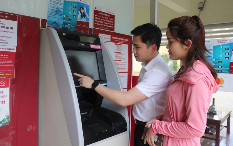 Hiệu quả “giao dịch viên điện tử” của Agribank Chi nhánh Thuận Châu