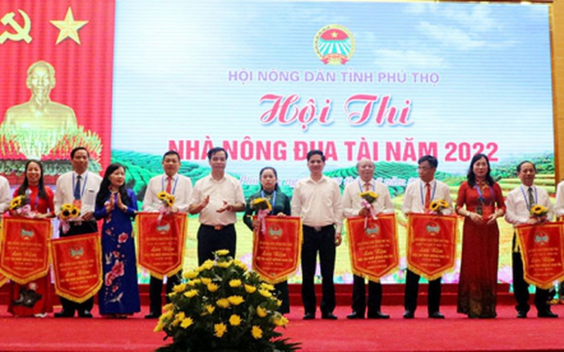 Phó Chủ tịch Hội NDVN Phạm Tiến Nam dự Hội thi “Nhà nông đua tài” tỉnh Phú Thọ