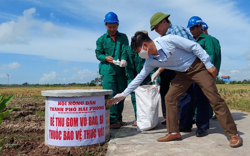 Nông dân Hải Phòng cùng tham gia ngăn chặn rác thải nhựa trên đồng ruộng