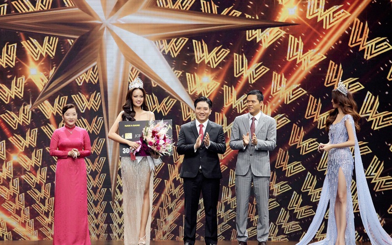 Nam A Bank trao thưởng đặc biệt cho Tân Hoa hậu Hoàn vũ Việt Nam 2022 