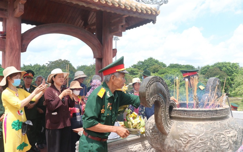Hơn 2.300 cựu chiến binh về Thành cổ Quảng Trị dâng hương cho đồng đội