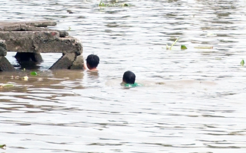Vĩnh Long: Ra mé sông gần nhà chơi, 2 trẻ đuối nước tử vong