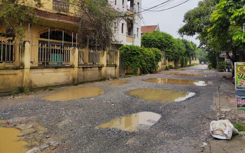 Hà Nội: Tuyến đường chi chít "ổ voi", tai nạn thương tâm xảy ra như "cơm bữa"
