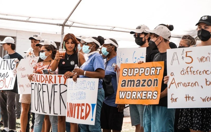 Công nhân Amazon đình công bỏ việc, lo ngại về an toàn tại trung tâm vận chuyển hàng không lớn ở California
