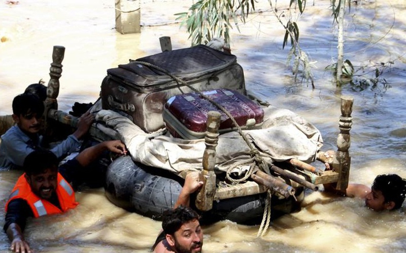 Nỗi thống khổ ở Pakistan vì mưa lũ kinh hoàng