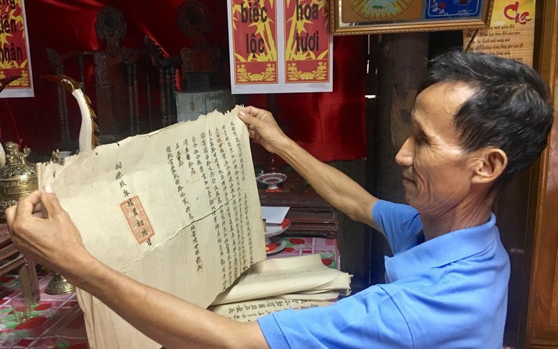 Nhà một ông nông dân ở Nghệ An có nhiều đồ cổ, quý hiếm nhất là một cái triện cổ bằng ngà voi