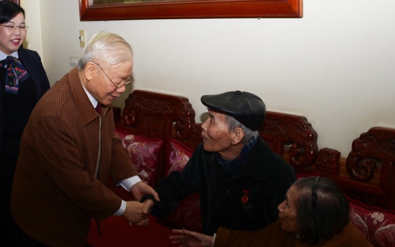 Video: Tổng bí thư Nguyễn Phú Trọng thăm, chúc Tết gia đình cựu chiến binh tại Thái Nguyên