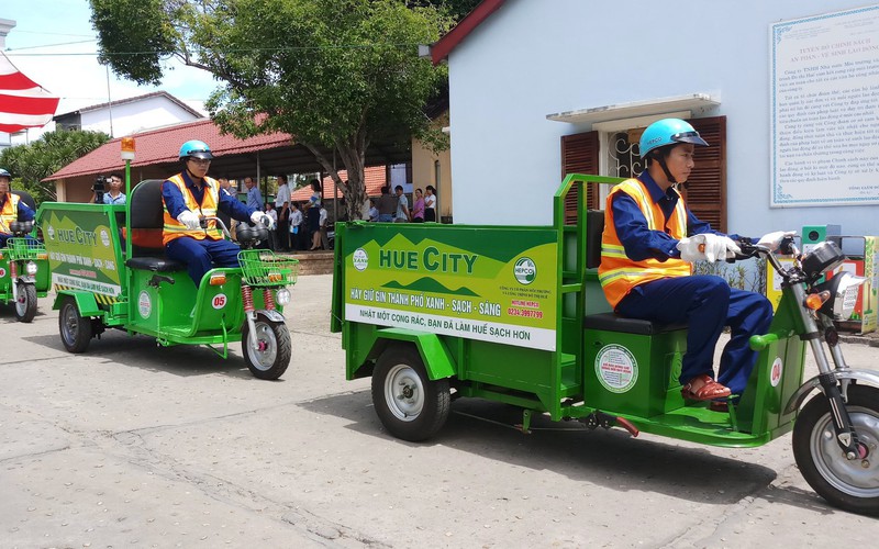 UNDP tài trợ dự án thay thế phương tiện thu gom rác thủ công bằng xe điện tại Huế