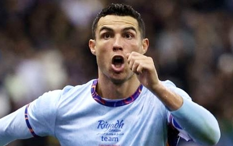 Ronaldo lập cú đúp trong ngày tái ngộ Messi