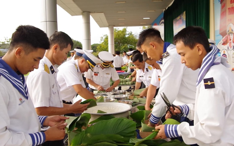 Tưng bừng Hội thi gói bánh chưng xanh mừng Xuân Quý Mão 2023 của chiến sĩ hải quân