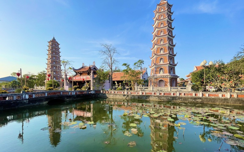 Quảng Bình: Ngôi chùa hơn 700 năm tuổi bên sông Kiến Giang, có ngày đón cả vạn du khách
