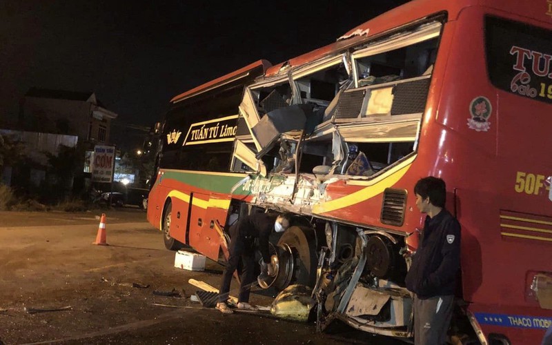 Quảng Ngãi: Tai nạn giữa xe khách và xe tải  khiến 1 người tử vong, 3 người bị thương nặng