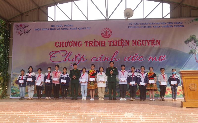 Chắp cánh ước mơ cho học sinh vùng cao biên giới Sơn La