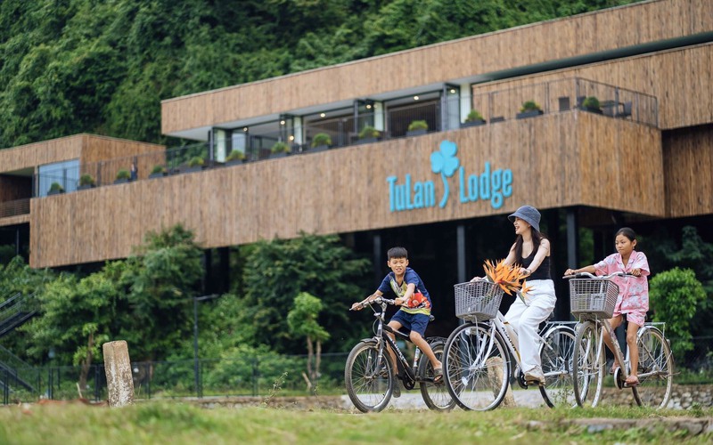 Đẹp lạ nông thôn mới Quảng Bình, trên là khách sạn, dưới đàn trâu "nghịch" bùn, hotgirl đạp xe bờ ruộng