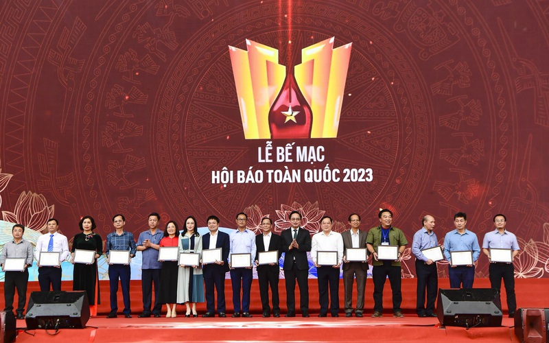 Bế mạc Hội báo toàn quốc 2023: Báo NTNN/Dân Việt đoạt giải gian trưng bày và bìa báo Tết ấn tượng