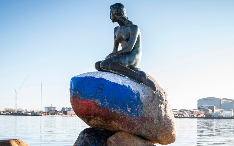 Tượng nàng tiên cá nổi tiếng ở Đan Mạch bị phá hoại