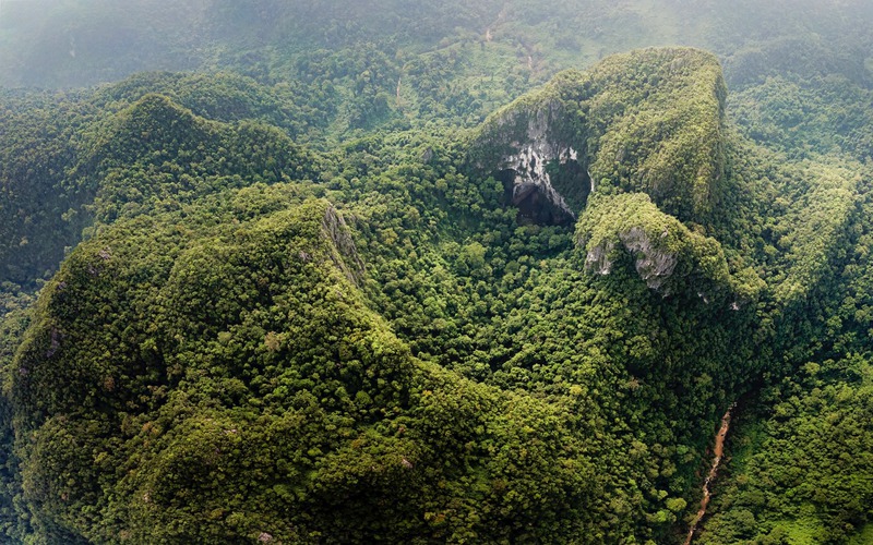 Choáng ngợp khung cảnh bên trong "siêu hố sụt" sâu nhất Việt Nam