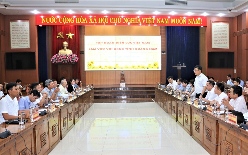 EVN làm việc với Quảng Nam: Đảm bảo cung ứng điện và sử dụng điện tiết kiệm  