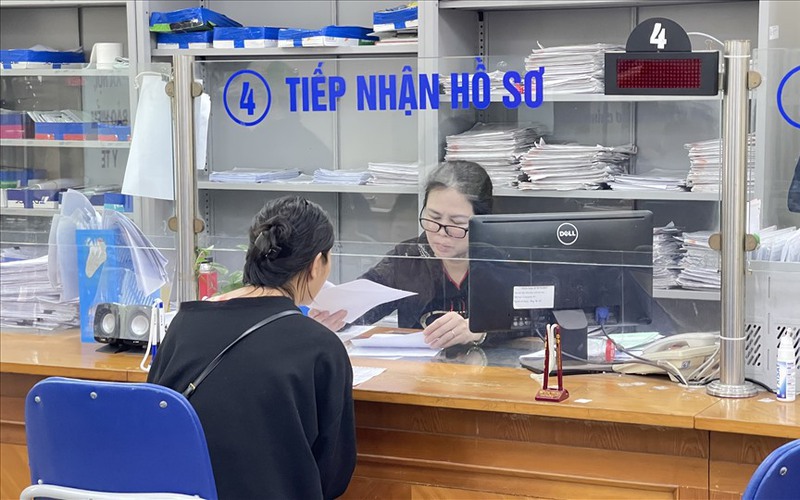 Mẹ và con của người lao động được nhận trợ cấp tuất hàng tháng