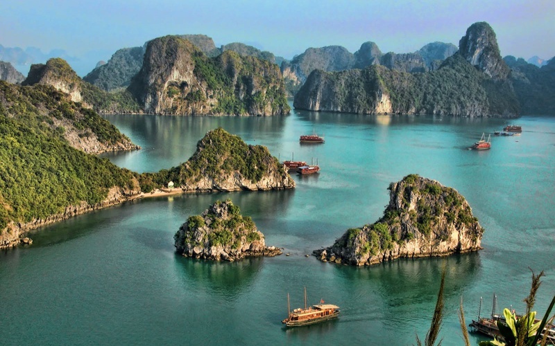 Vịnh Hạ Long lọt top 14 địa điểm "ăn ảnh" nhất thế giới