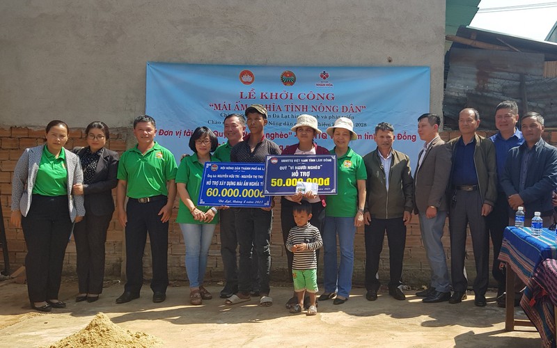 Thủ tướng Chính phủ tặng bằng khen cho một hội viên Hội Nông dân tỉnh Lâm Đồng
