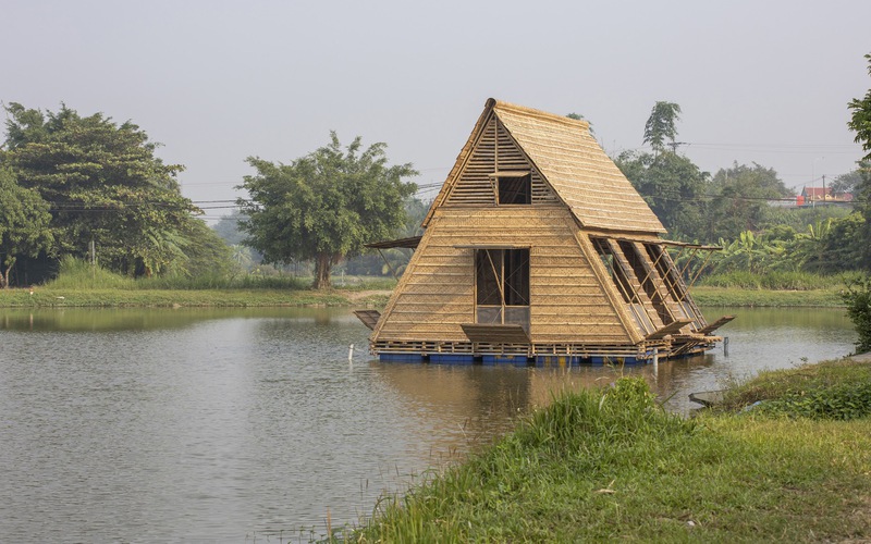 Nhà tre như bông hoa giữa vùng nước nổi