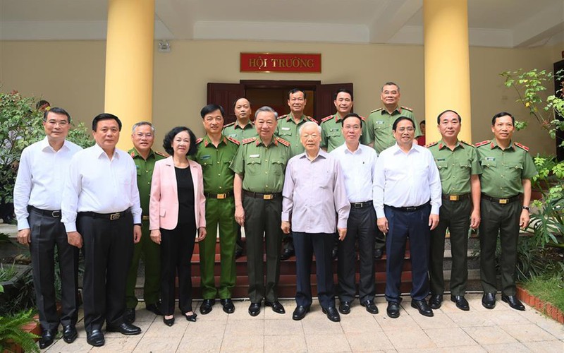 Tổng Bí thư Nguyễn Phú Trọng dự và chỉ đạo hội nghị Đảng ủy Công an Trung ương 6 tháng đầu năm 2023