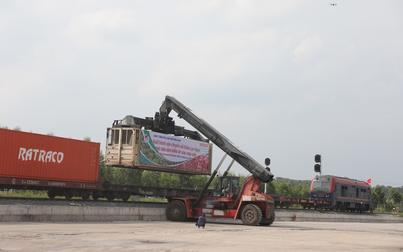 Chuyến tàu đầu tiên đưa 56 tấn vải thiều Bắc Giang xuất khẩu chính ngạch sang Trung Quốc 