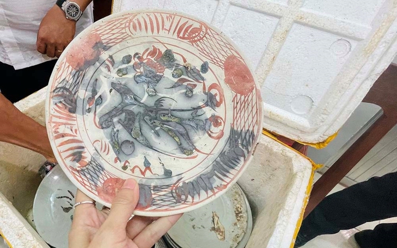 Vô số cổ vật gốm sứ Trung Quốc do tàu cá Bình Định vớt dưới đáy biển Quảng Ngãi thuộc triều đại phong kiến nào?