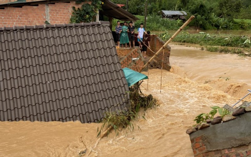 Mưa lớn làm sập 2 căn nhà, hư hỏng nhiều diện tích hoa màu ở một huyện của Kon Tum