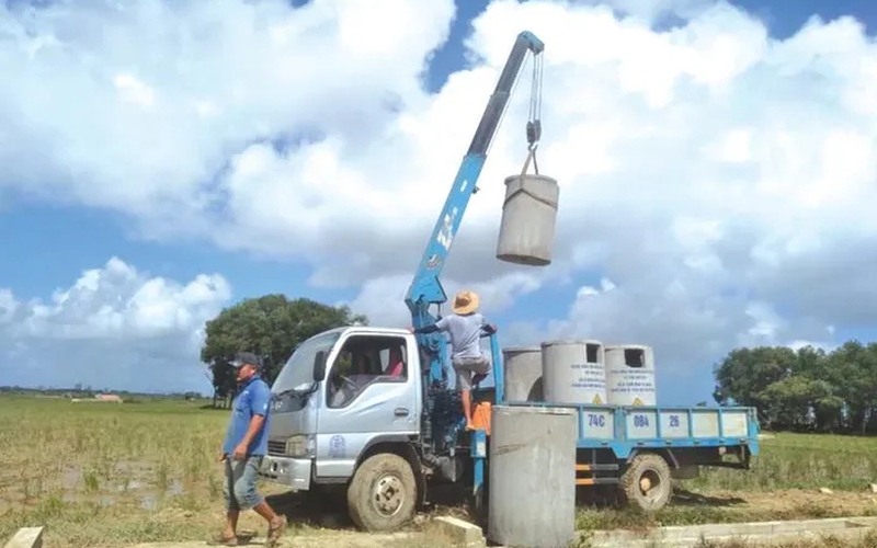 Nông dân Quảng Trị dọn rác làng, nhặt rác đồng, môi trường tốt lên, con người khỏe thêm