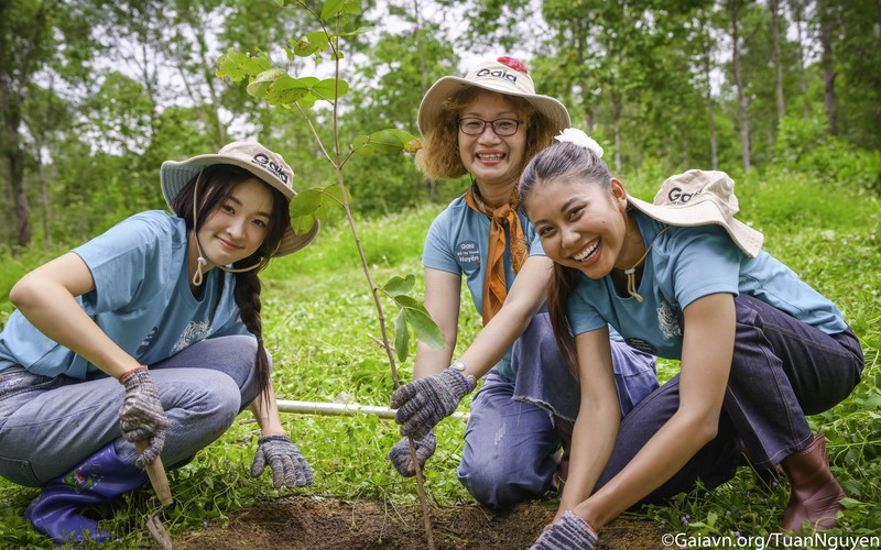 Miss Earth Việt Nam cùng Trung tâm Bảo tồn Thiên nhiên trồng rừng ứng phó biến đổi khí hậu