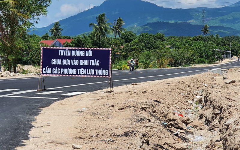 Cấm các phương tiện vào 2 tuyến đường nối cao tốc Nha Trang - Cam Lâm