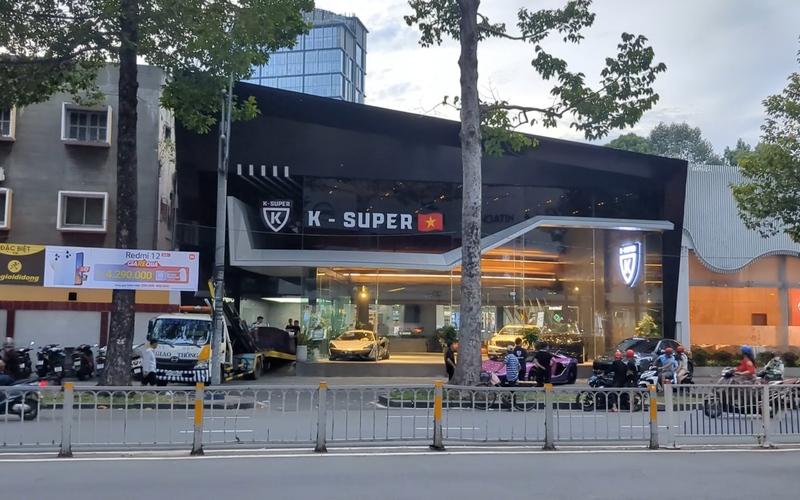 Cảnh trống hoác tại cửa hàng bày bán siêu xe sau khi đại gia Phan Công Khanh bị tạm giữ