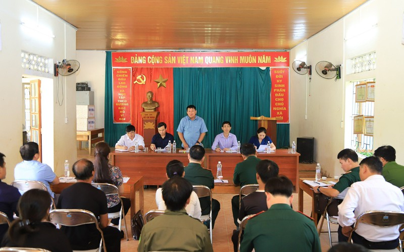 Đồng chí Lò Minh Hùng, Phó Bí thư Thưởng trực Tỉnh ủy Sơn La thăm và làm việc tại xã Tân Xuân
