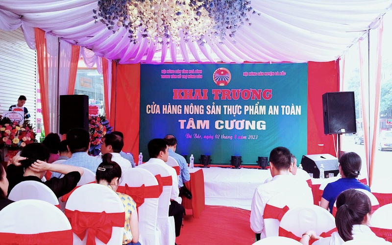 Hòa Bình: Khai trương cửa hàng nông sản thực phẩm an toàn đầu tiên của huyện Đà Bắc