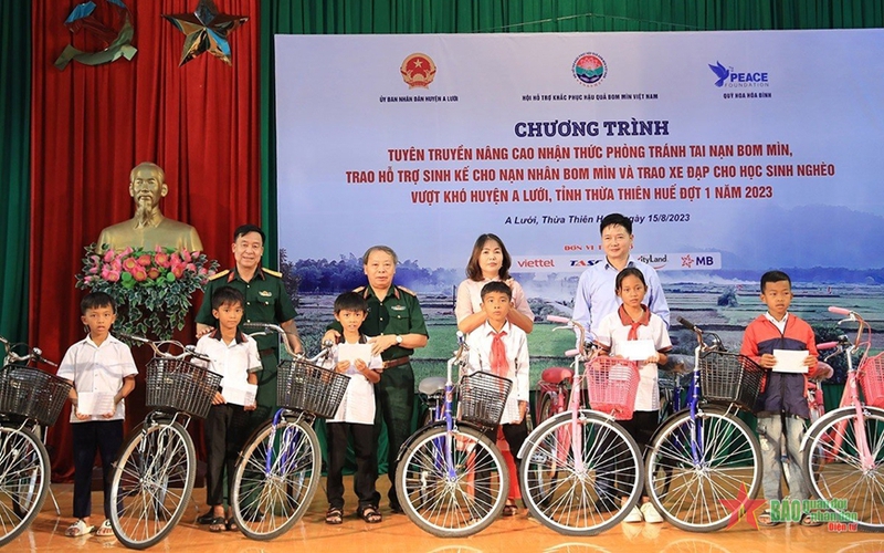 Dốc lòng vì nạn nhân bom mìn