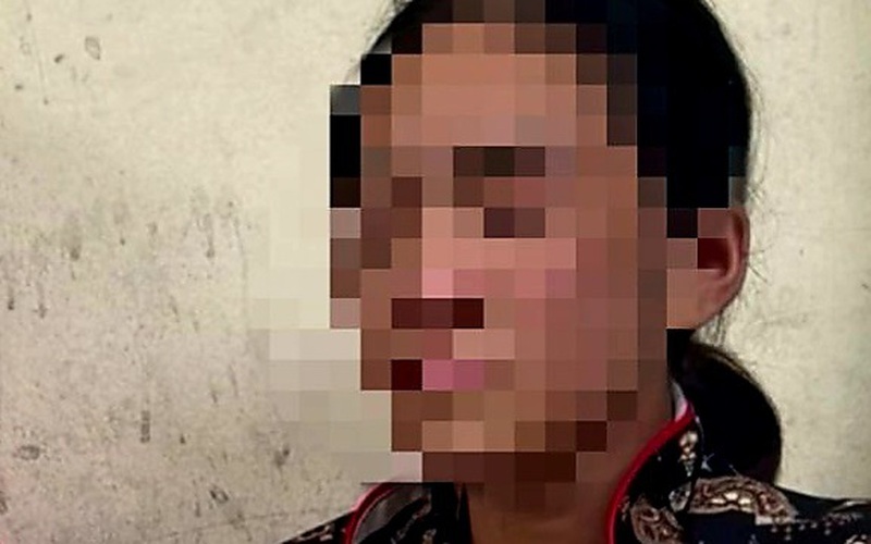 Tạm giữ hình sự người phụ nữ hành hạ thiếu nữ 16 tuổi ở Cà Mau
