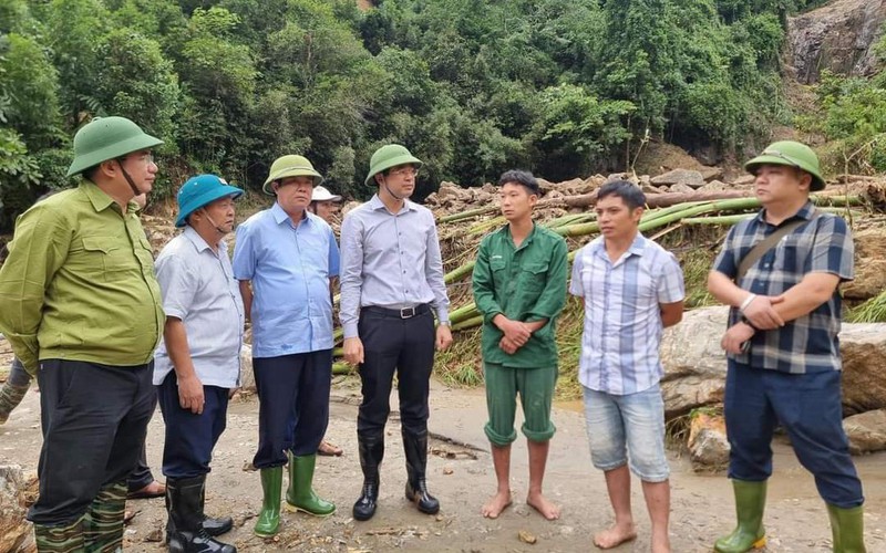 Chủ tịch tỉnh Lào Cai trực tiếp kiểm tra hiện trường mưa lũ khiến 4 người mất tích, chỉ đạo khắc phục hậu quả