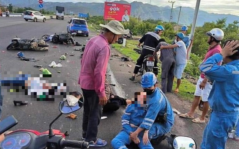Thiếu niên 16 tuổi lái ô tô tông hàng loạt xe máy chờ đèn đỏ trên Quốc lộ 1: Xem xét trách nhiệm người cha