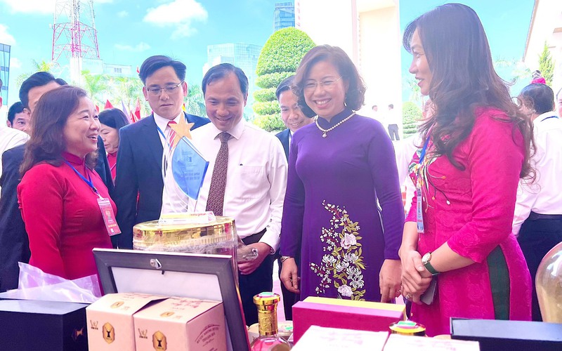 Nông dân Việt Nam xuất sắc đến từ Hà Tĩnh chia sẻ kinh nghiệm làm gì để có doanh thu 30 tỷ/năm