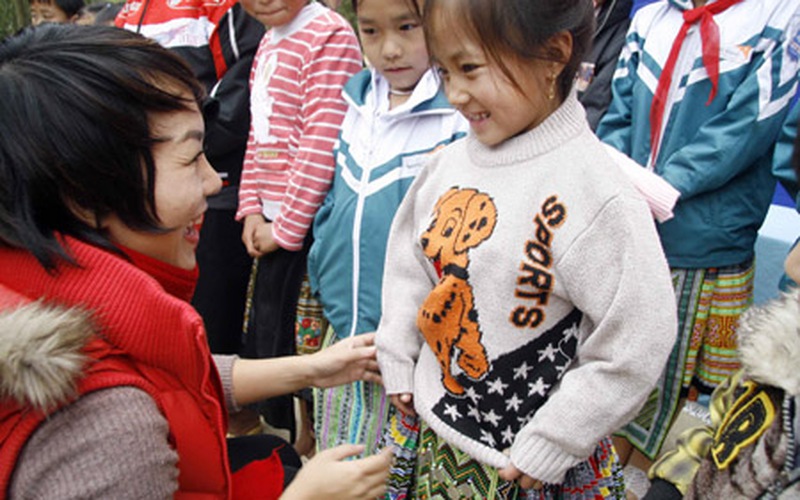 40 tấn áo ấm tặng học sinh nghèo Yên Bái