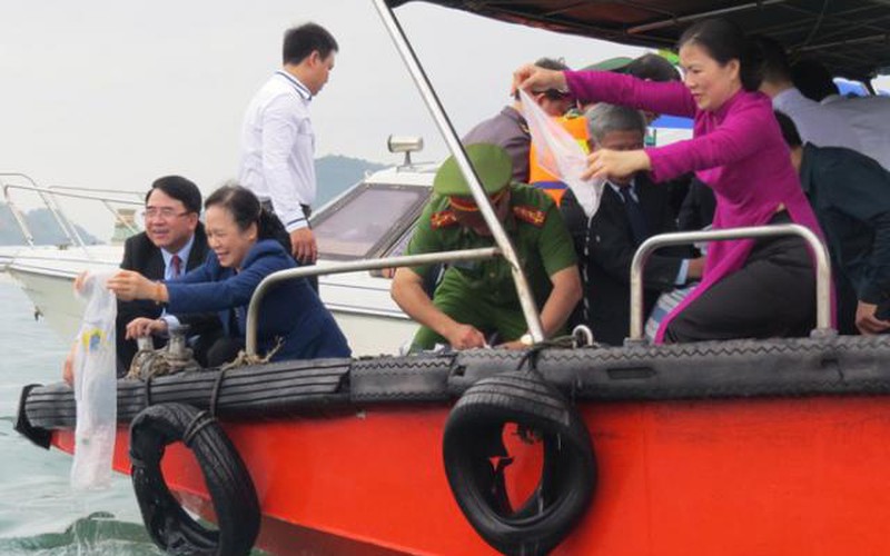 Động viên ngư dân yên tâm bám biển, bảo vệ chủ quyền