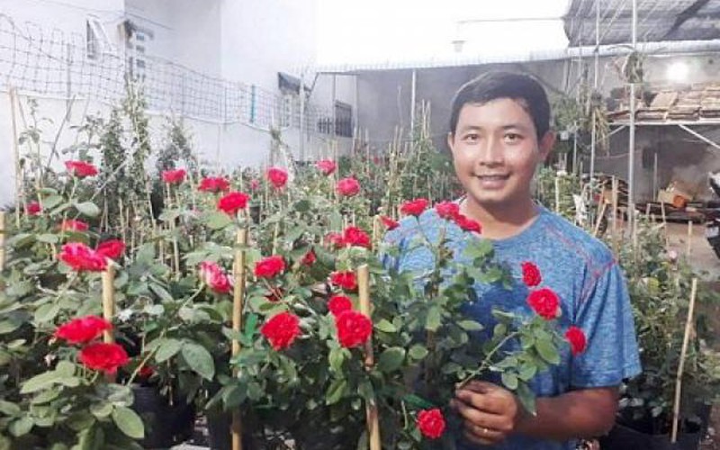 Chàng trai tốt nghiệp đại học và duyên nợ với hoa hồng
