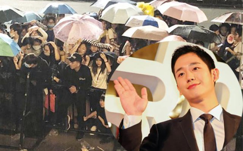 Fan Việt đu cửa, đội mưa để được ngắm trai đẹp xứ Hàn