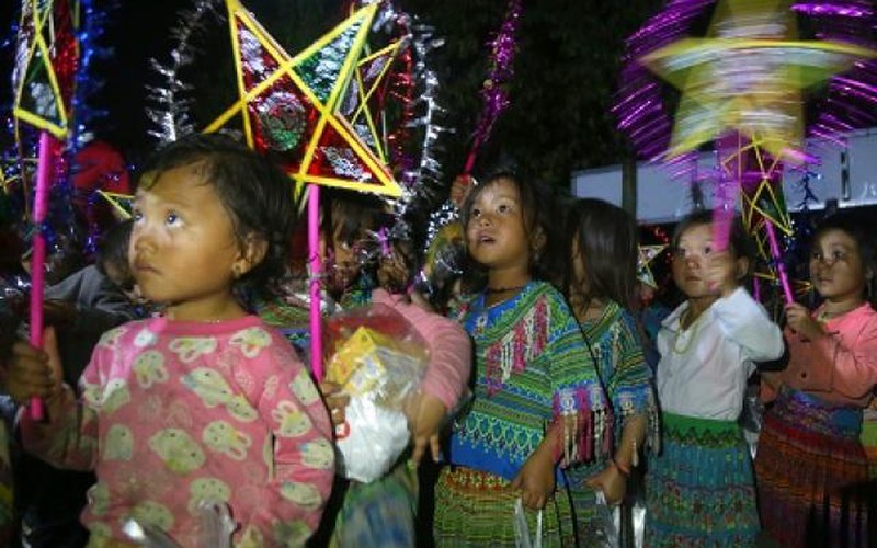 Lào Cai: Đêm hội trung thu của người Mông bản Giàng