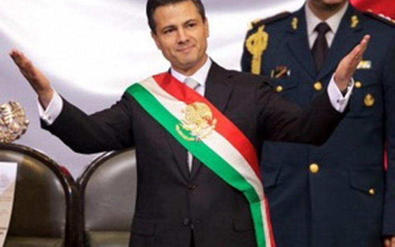 Tổng thống Mexico tuyên thệ, ngàn người biểu tình
