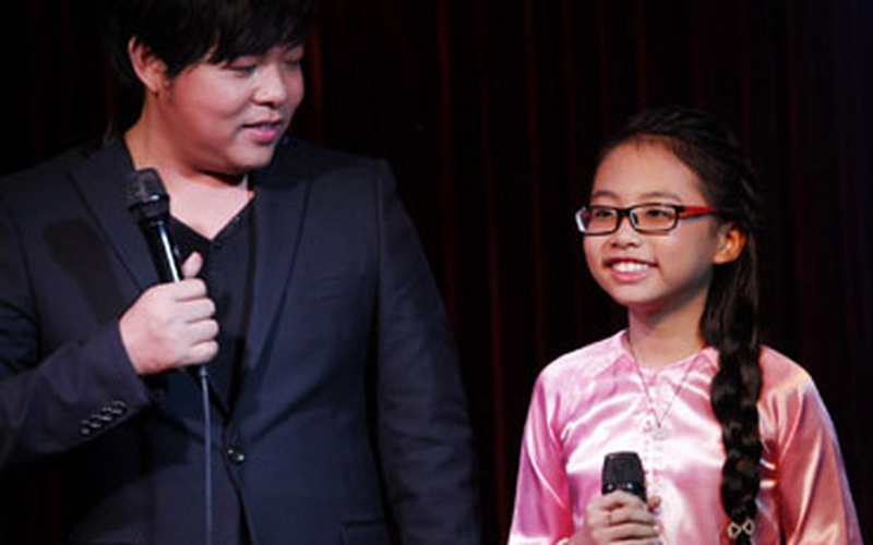 Sau scandal khoe tiền, Quang Lê tặng mic 200 triệu cho Phương Mỹ Chi